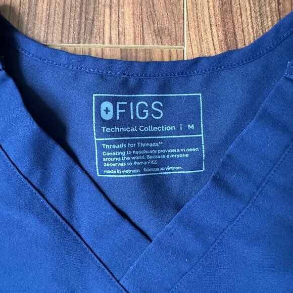 Figs Mens Navy Blue Leon Classic Three-Pocket Scrub Top - Picture 2 of 3
